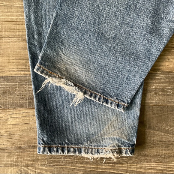 42x30 LEVI'S 560 Loose Comfort Fit Jeans 
Style # 560-4891
Blue - Picture 10 of 10